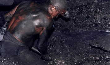 Горловка: с неработающих шахт "за прогулы" увольняют горняков