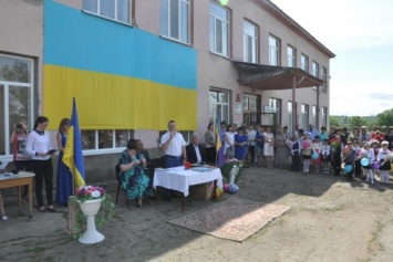 Представители ОППОЗИЦИОННОГО БЛОКА поздравили учеников Березовской, Ивановской и Раздельнянской школ с последним звонком