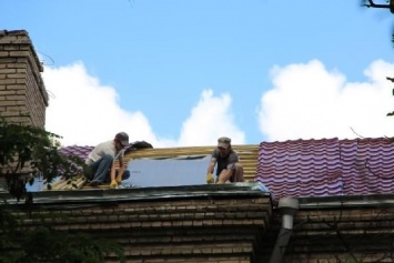 В Запорожье крыши домов становятся современными