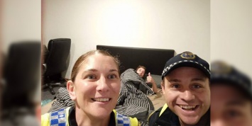 После ночной пьянки австралиец нашел на телефоне «селфи» с полицейскими