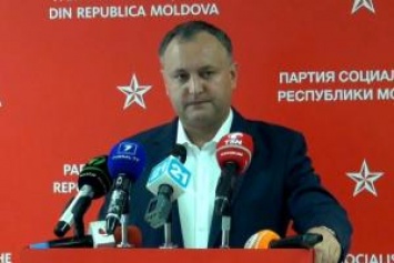 Правительство Молдовы решило выслать из страны 5 российских дипломатов - Додон против