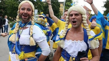 Запад нагнул Украину в позу ЛГБТ