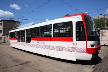 В Запорожье откладывается запуск первого трамвая местного производства