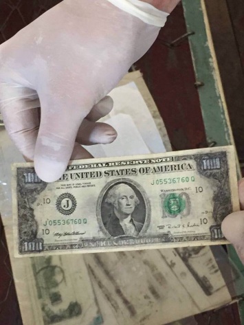 В Запорожской области заключенный превращал один доллар в сто
