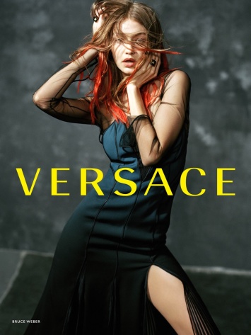 Джиджи Хадид в рекламной кампании Versace осень-зима 2017/2018