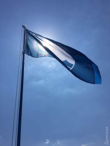 На двух одесских пляжах подняли «Голубой флаг» (общество)