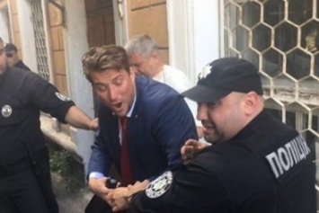 Под Одессой адвокат сепаратистов с электрошокером напал на активистов