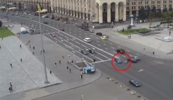 На Майдане пешеходы-камикадзе попали под машину