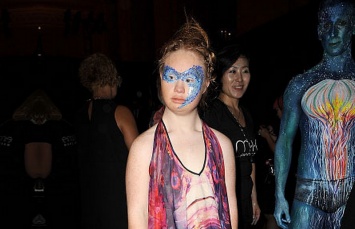 На подиум Недели моды в Нью-Йорке вышла девушка с синдромом Дауна