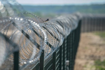 Венгрия заблокировала границу с Сербией для мигрантов