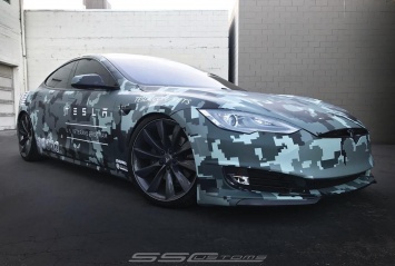 Tesla Model S получил камуфляж в честь Дня поминовения