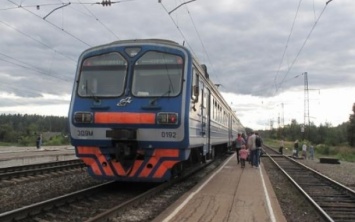 В Запорожской области под колесами поезда оказалась 15-летняя девочка