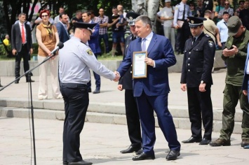 В Запорожье Аваков вручил полицейским более полусотни служебных авто