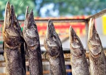 До Запорожской области добрался ботулизм - продажу рыбы ограничат