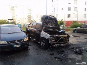 В Луцке сожгли машину нардепа от Народного фронта. Он это связывает с выборами городского головы