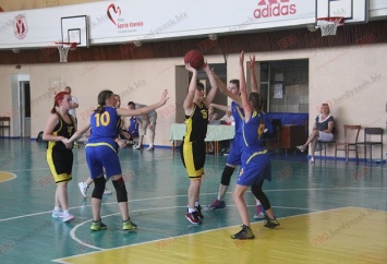 Юные баскетболистки определят сильнейших в турнире Евгения Назарова