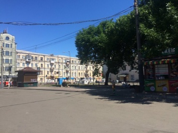 В Киеве на Контрактовой снесли МАФы с фаст-фудом, чтобы освободить место для гуляний