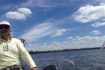 Днепровские журналисты сели на яхты - соревновались за кубок (ФОТОРЕПОРТАЖ)