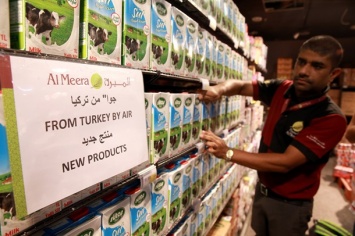 Турция начала поставки продуктов в Катар