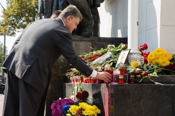 Порошенко отметил наградами погибших борцов с контрабандой в зоне АТО