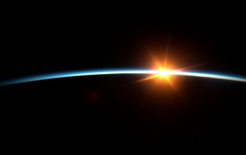 Российский астронавт с МКС передал землянам вид захватывающего заката