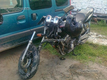 ДТП в Винницкой области: мотоциклист протаранил Renault Kangoo и попал в больницу. ФОТО