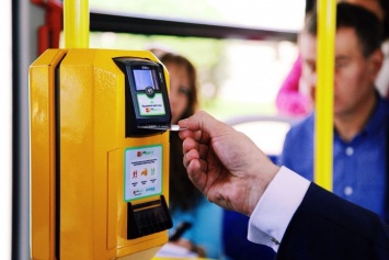 Оплата проезда в автобусе банковскими картами показала свою актуальность