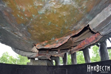 В Николаеве памятник «Корабелам и флотоводцам» распиливают на металл