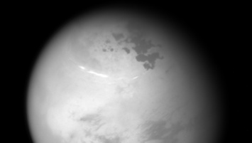 "Кассини" получил последние фотографии "летнего" Титана