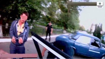 По Березанке «рассекал» пьяный водитель из Коблево - усмирить его удалось только с помощью наручников