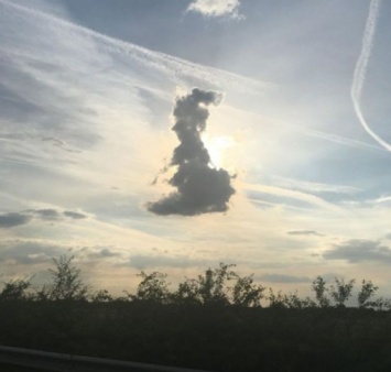 Английский фотограф заснял огромное облако в форме Великобритании