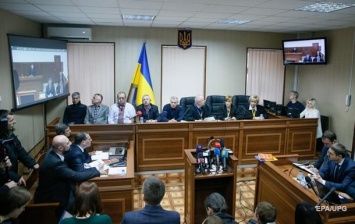 Защита Януковича требуют закрыть дело о госизмене