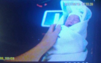 Полиция установила личность женщины, отдавшей своего младенца алкоголику