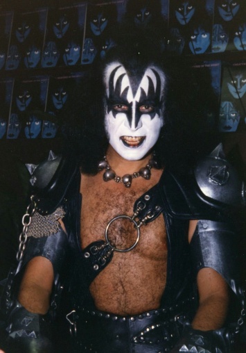 Симмонс из Kiss запатентует рокерскую «козу»