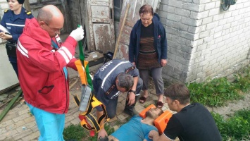 Спасатели Днепра спасли мужчину из рухнувшего подвала заброшенного дома
