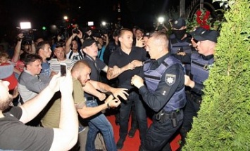 Участника бойкота концерта Билык обвинили в избиении полицейского