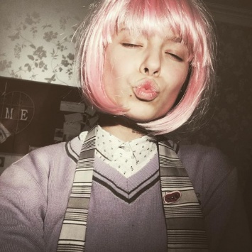 В стиле fashion: старшая дочь Елены Кравец перекрасила волосы в розовый цвет