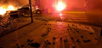 Ночные беспорядки в Берлине: радикалы жгли автомобили и атаковали полицейских