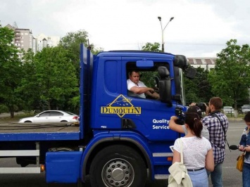 Мэр Днепра Борис Филатов приехал на демонтаж «юбилейной» незаконной газовой заправки на манипуляторе