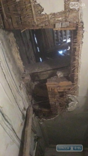 В Одессе рухнул потолок в столетнем доме на Большой Арнаутской