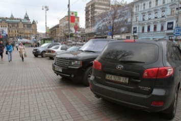 Всех водителей в Украине хотят заставить платить за парковку