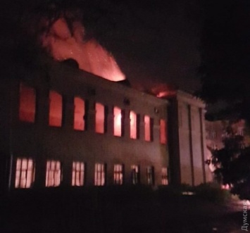 На Фонтане горело здание будущего штаба ВМС Украины: взорвался газовый баллон