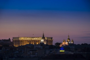 Высокий Киев: как выглядит ночная столица с крыши мэрии (ФОТО)