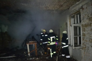 Одесские спасатели рассказали подробности пожара со взрывами (ФОТО)