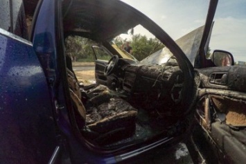 В Запорожье на Южном сгорел автомобиль: водитель сбежал, - ФОТО