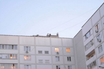 В Запорожской области дети развлекаются на крышах (Фото)