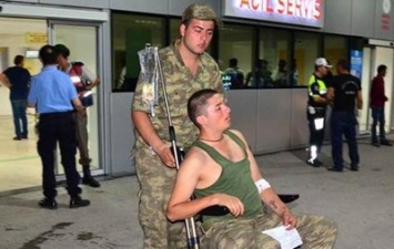 В Турции отравились более 700 военных