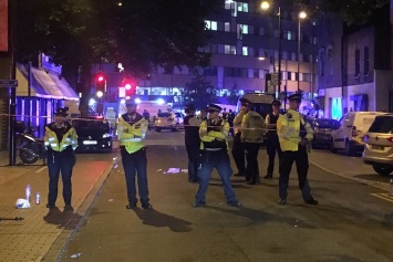 В Лондоне фургон въехал в толпу, есть пострадавшие