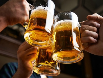 Даже умеренное употребление алкоголя повреждает мозг, мнение ученых