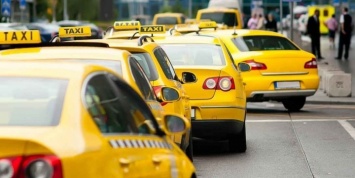 В следующем году в Москве все машины такси станут желтыми